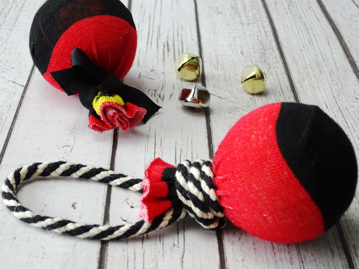 DIY Jingle Ball Dog Toy - Living La Vida Holoka
